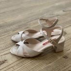 ベージュラメ、スムースコンビ　小さいサイズのサンダル　21cm シンデレラサイズ